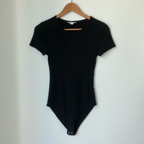 Black ribbed tee bodysuit - Picture 2 of 4